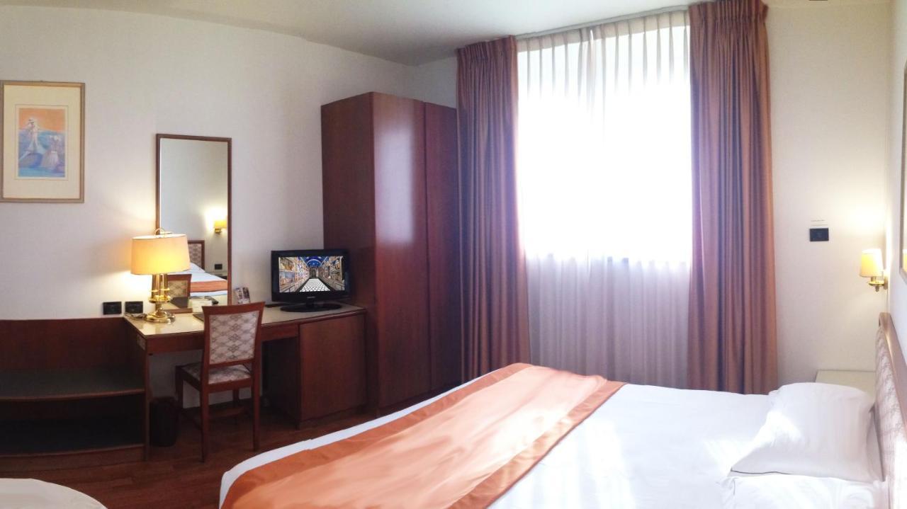 Hotel Marconi Ponte San Nicolo Ngoại thất bức ảnh