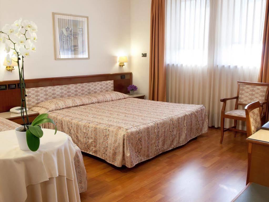 Hotel Marconi Ponte San Nicolo Ngoại thất bức ảnh